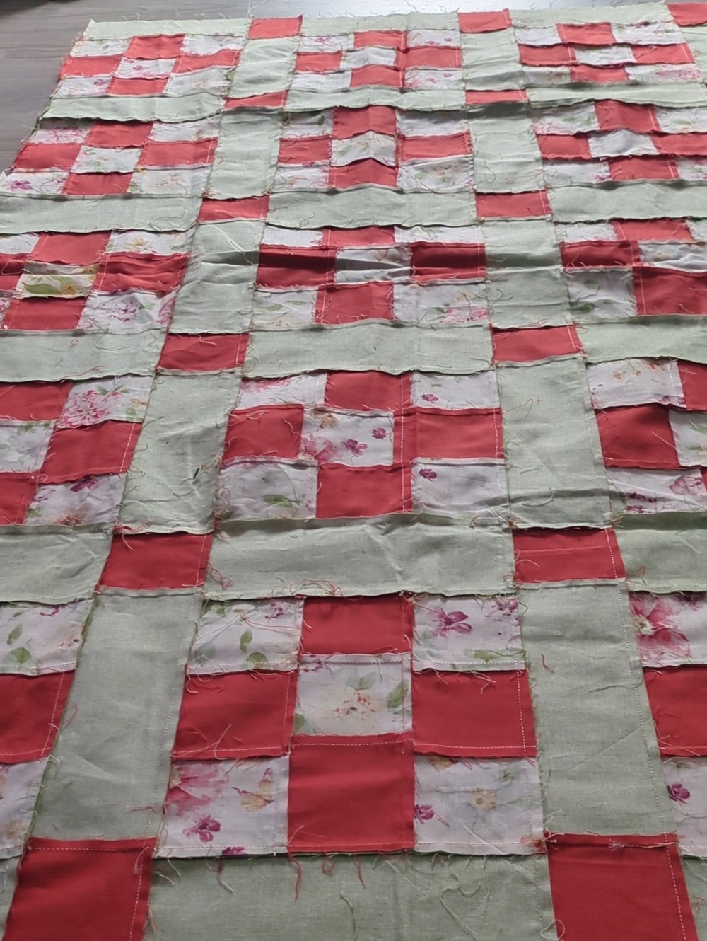 Handmade Unfinished Quilt Top UFO Floral Patchwork Green Red 30.5 x 53 - Picture 12 of 13